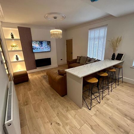 Coastal Apartments No 2 Сийхам Екстериор снимка